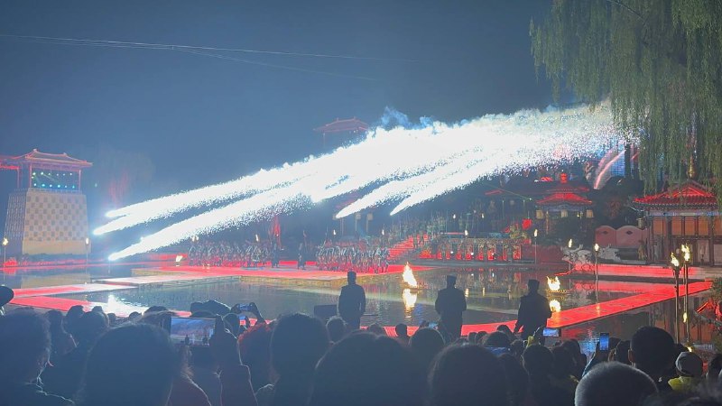 D4 兵马俑 长恨歌今天一早就过来这边了，今天晚上也是直接住在华清宫附近的酒店