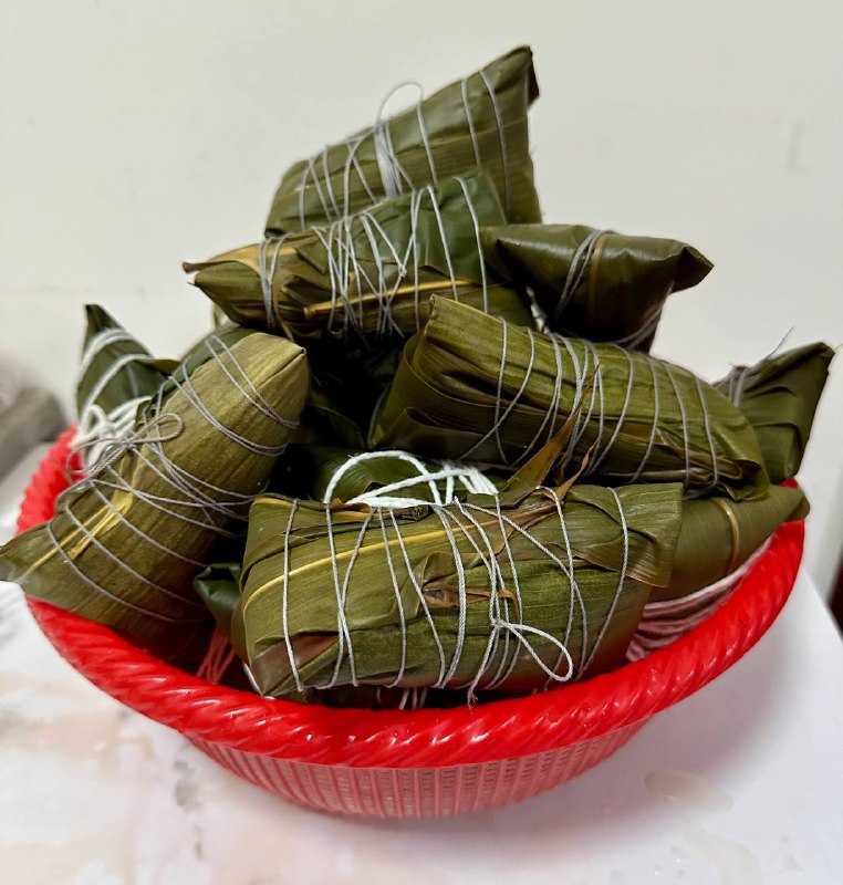 端午假期快乐🎉 第一次裹粽子，别人包五个，我才包一个🤣