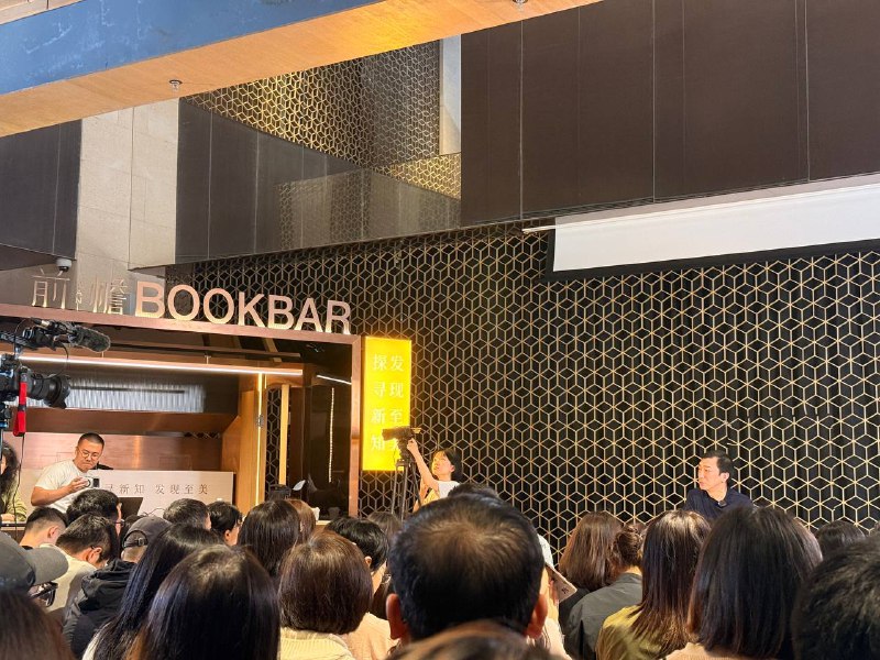 在线下看到老六了，脱稿没主题聊了两个半小时