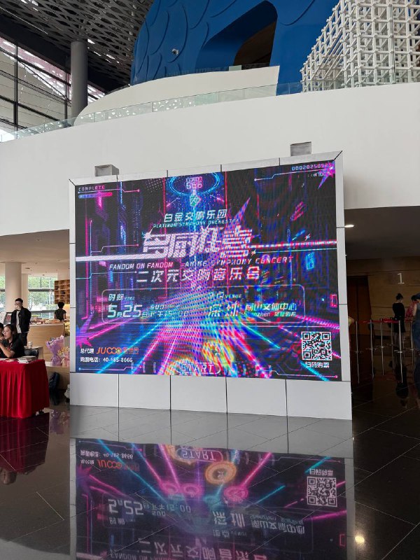上半场只听过两首，不过八方旅人真的很不错，闭上眼睛就能感受到开场渔村的海风，以及形势急转直下，最后故事结束凯旋回归的场景了